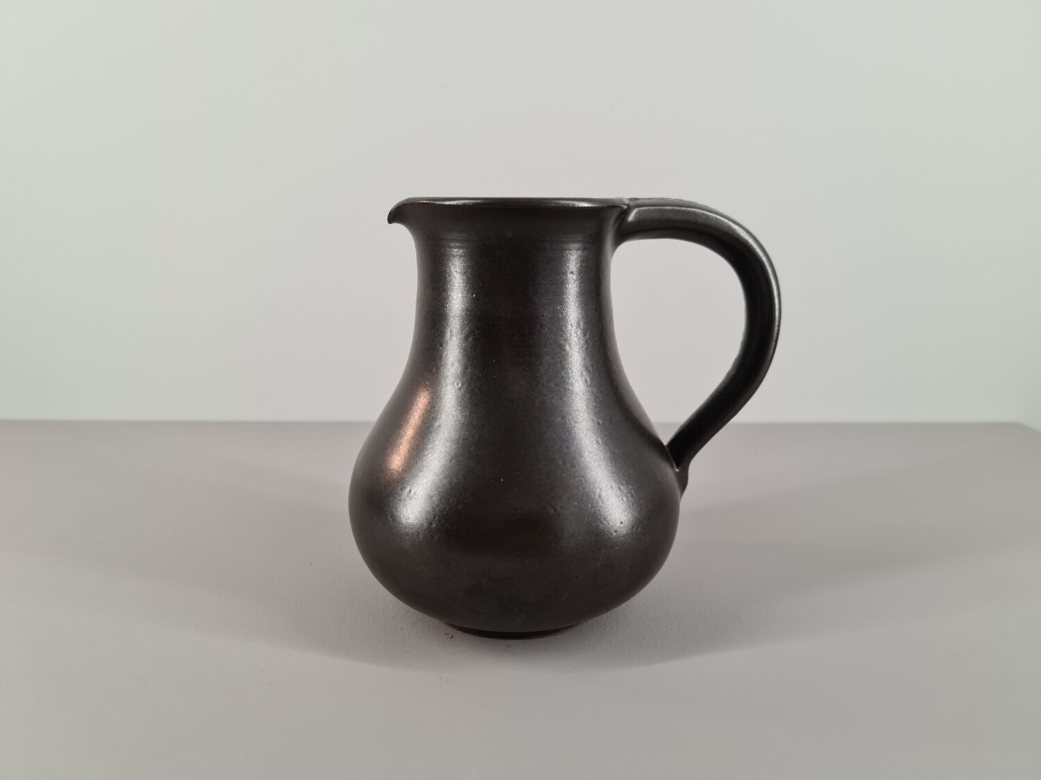 Modernist pitcher in black ceramic 50s