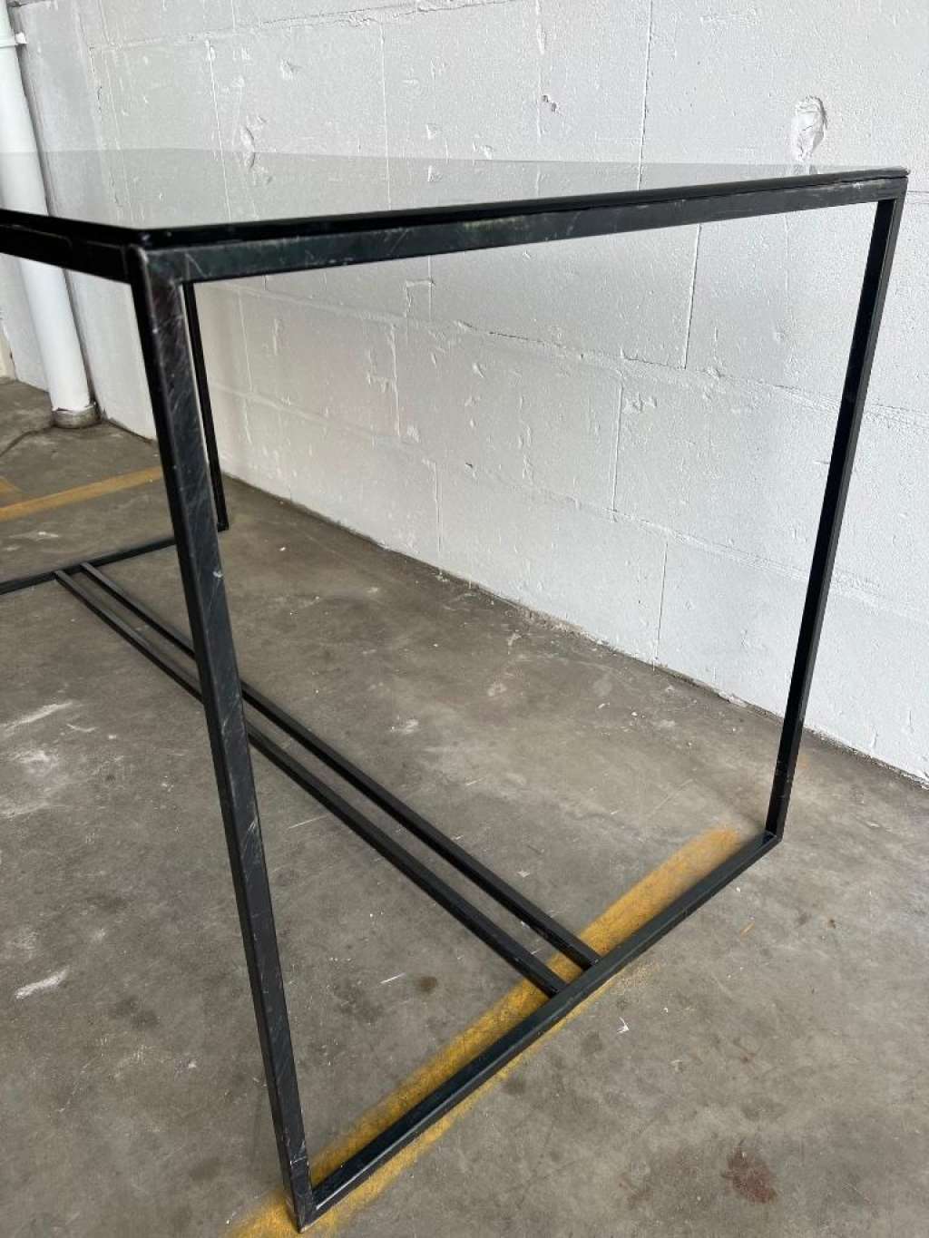 Coffee table in glass and iron