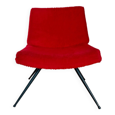 Fauteuil chauffeuse moumoute rouge vintage pieds en métal noir