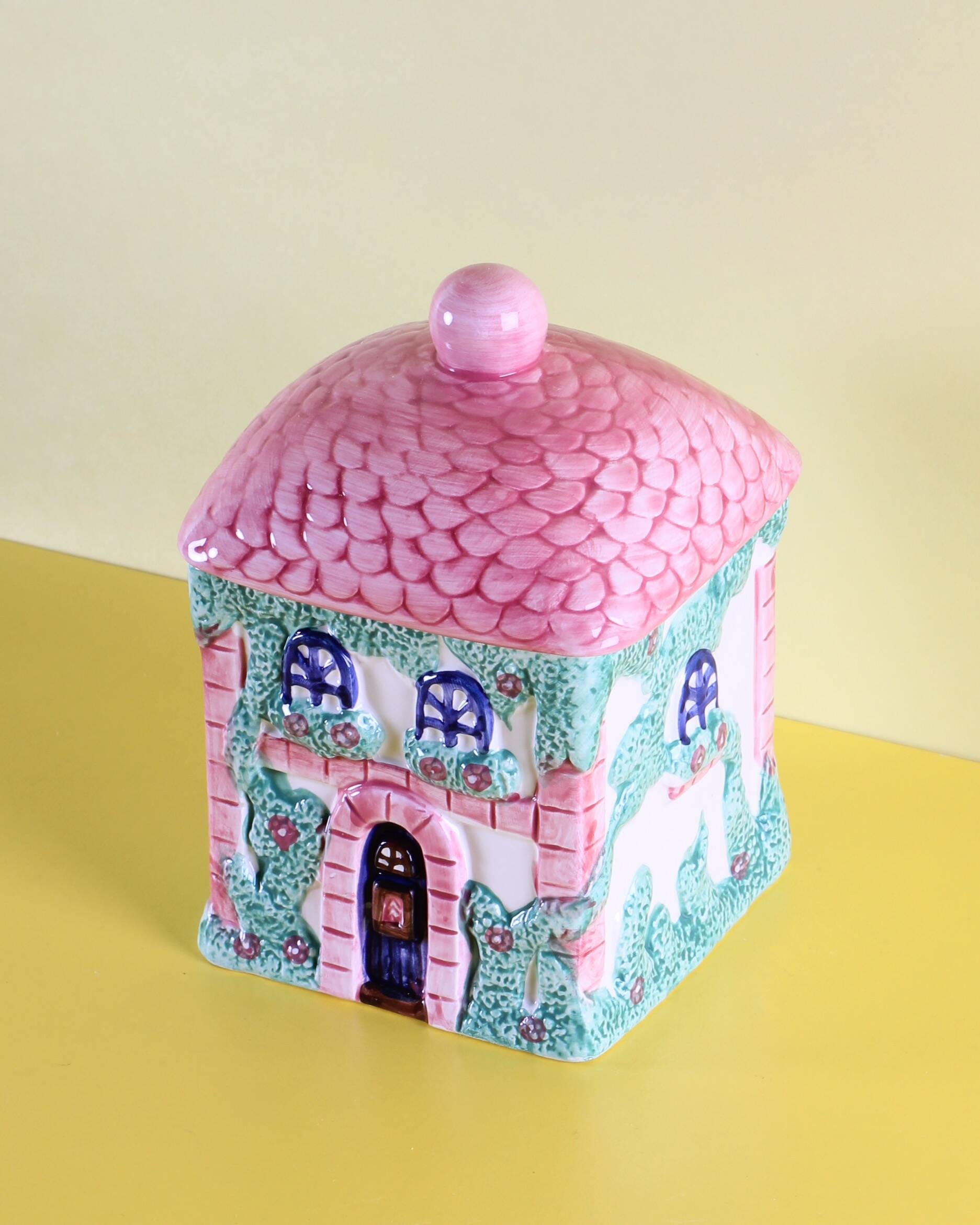 Boîte en céramique en forme de maison