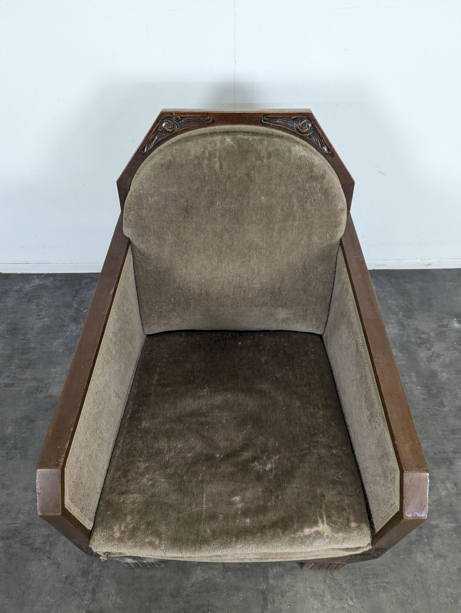 Art Deco armchair in Mahogany