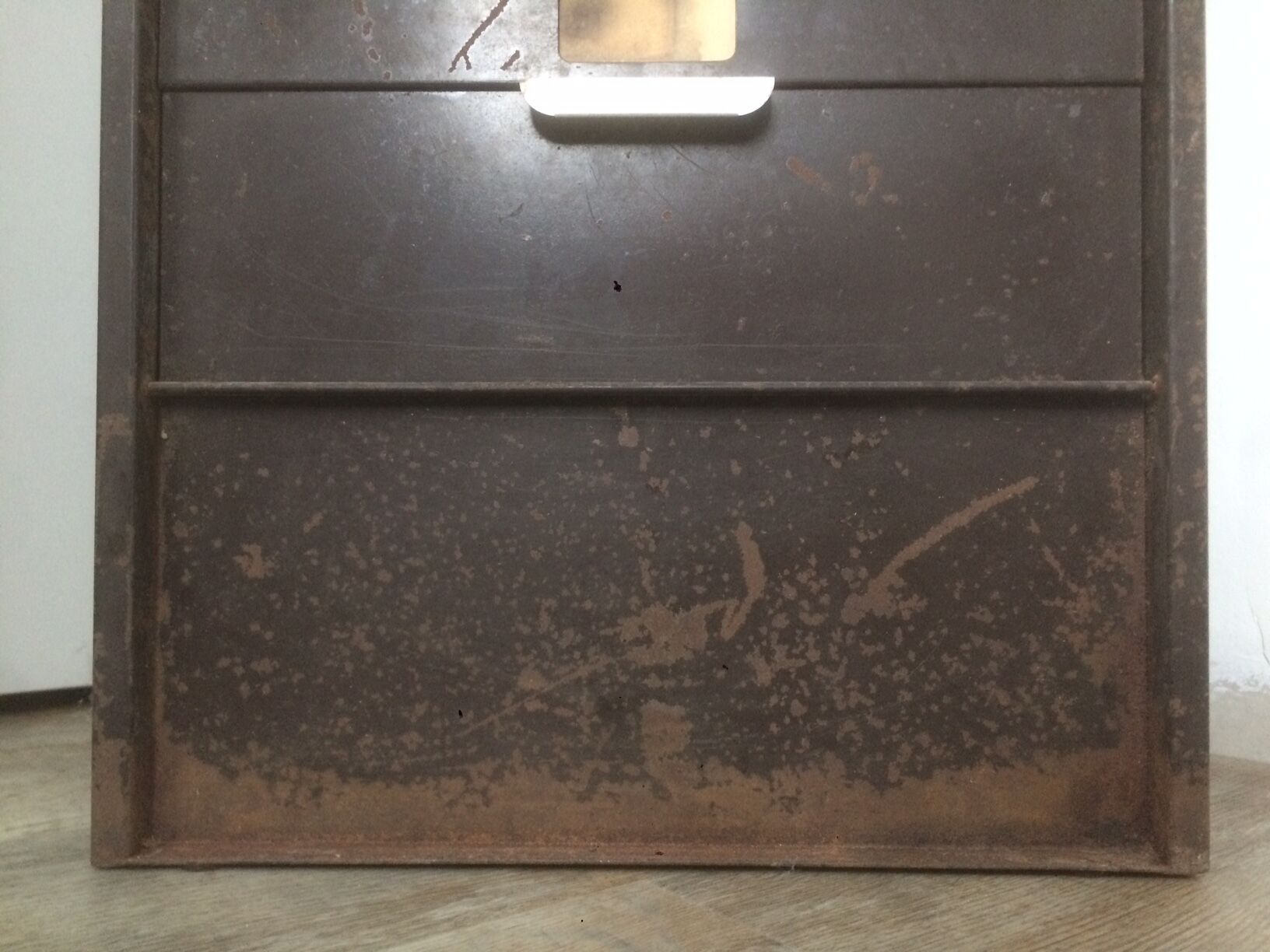 Brown vintage clamshell furniture