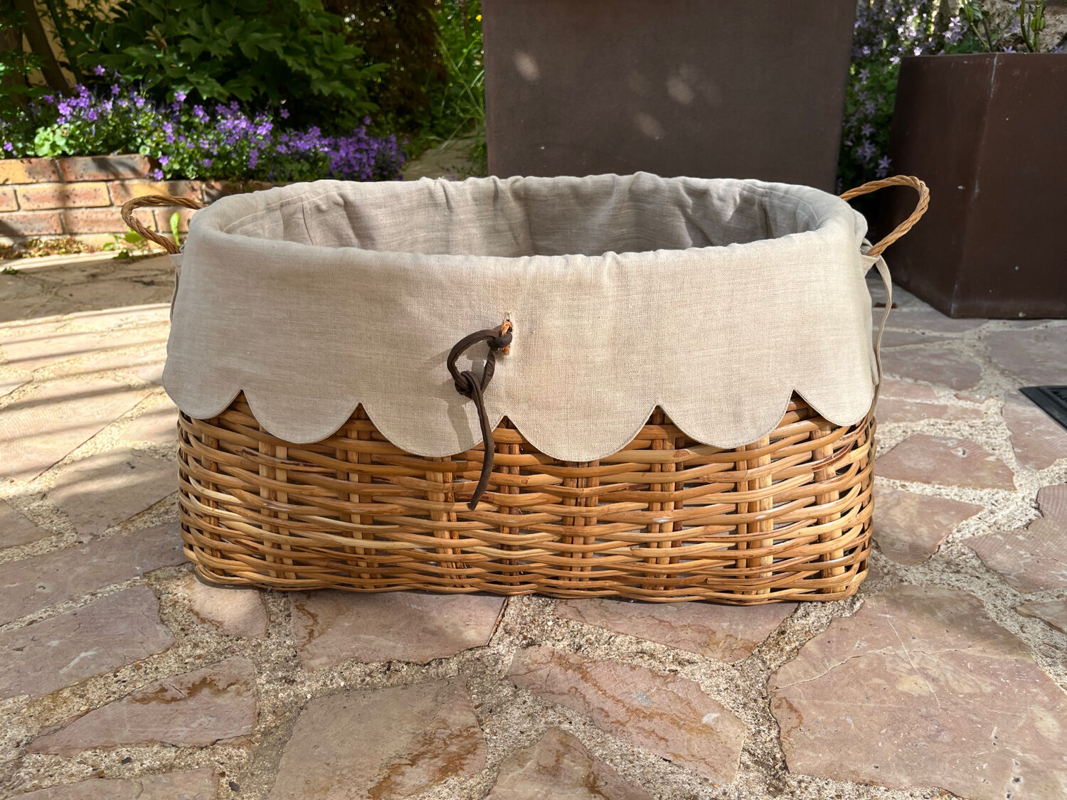 Wicker laundry basket