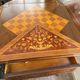 Table à jeux mouchoir style Louis XV marqueterie échecs