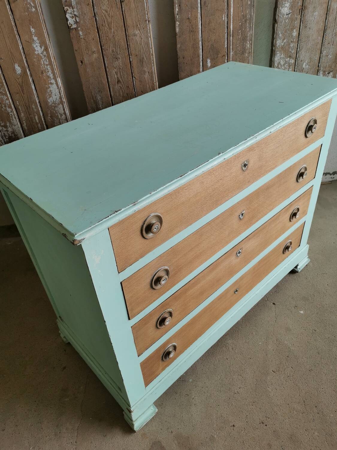 Antique chest of drawers