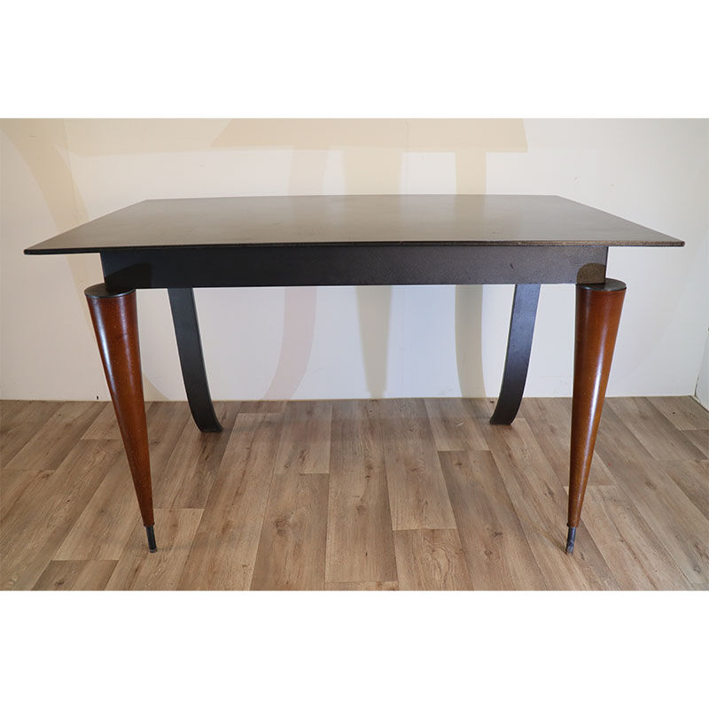 Bureau minimaliste en acier et bois