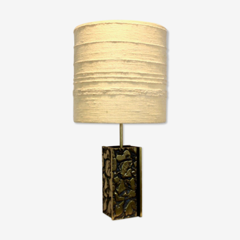 Brutalist metal sculptured table lamp with raw woolen structured shade