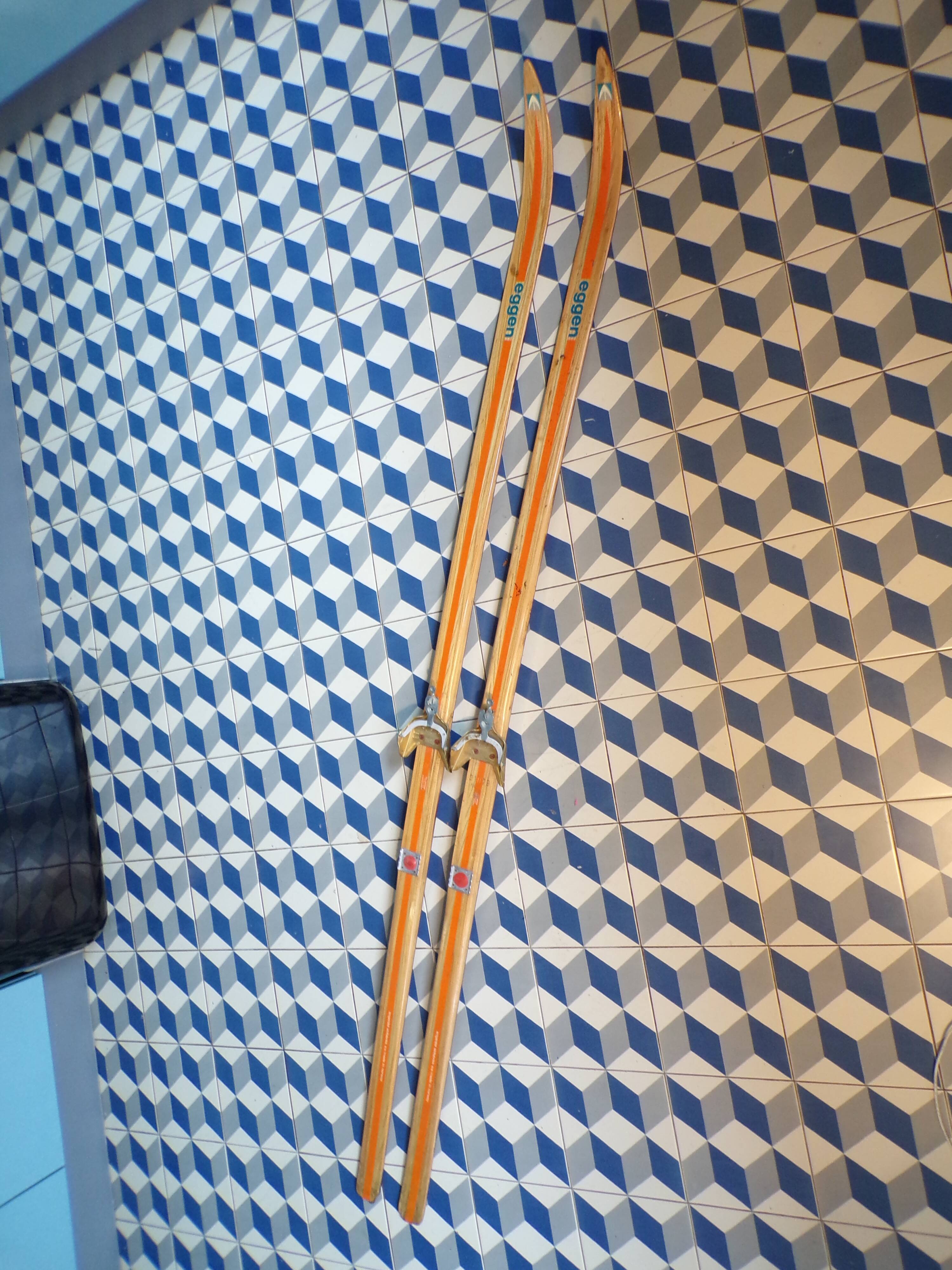 Paire de skis vintage en bois L=202cm