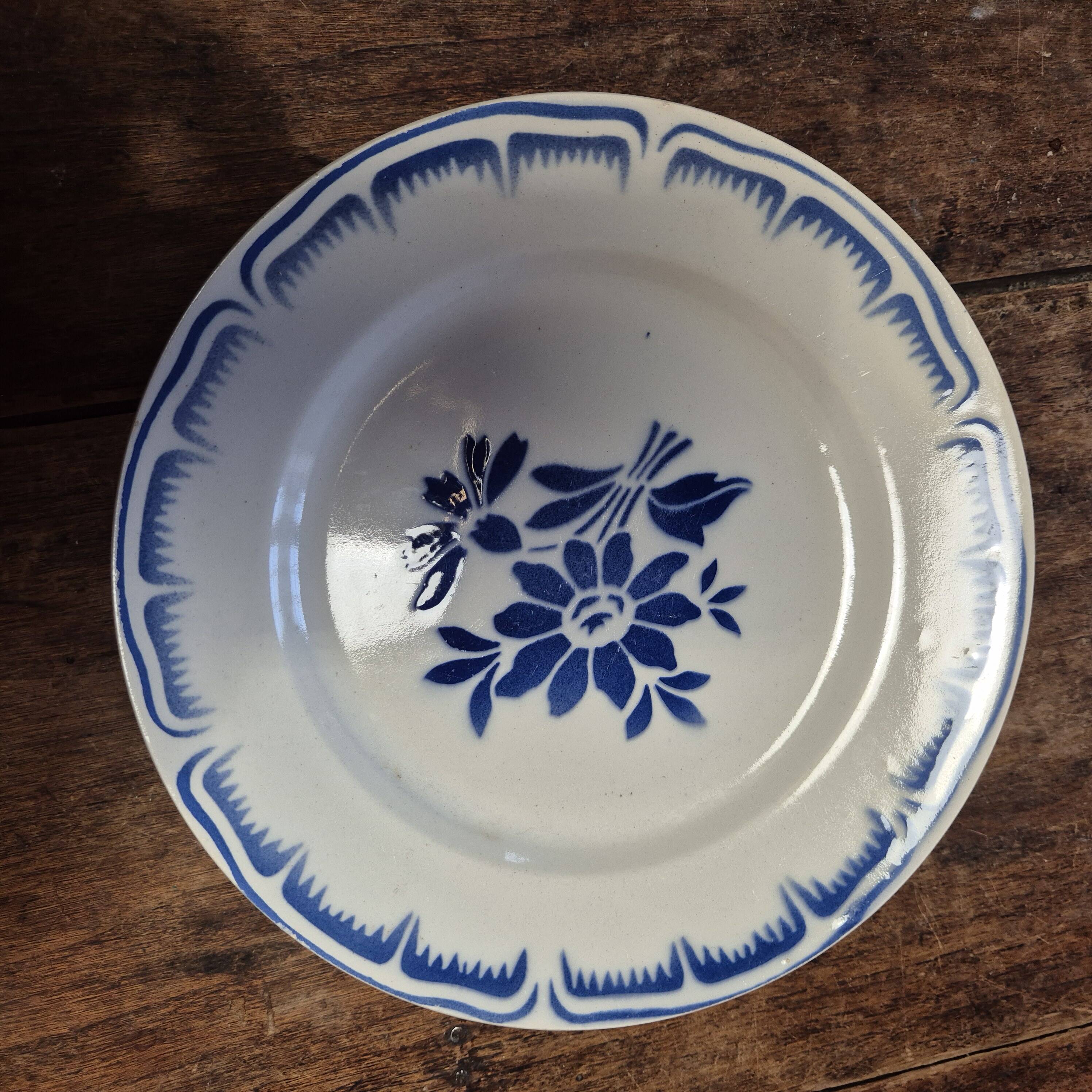 flat plates Moulin des Loups Orcerame blue flowers
