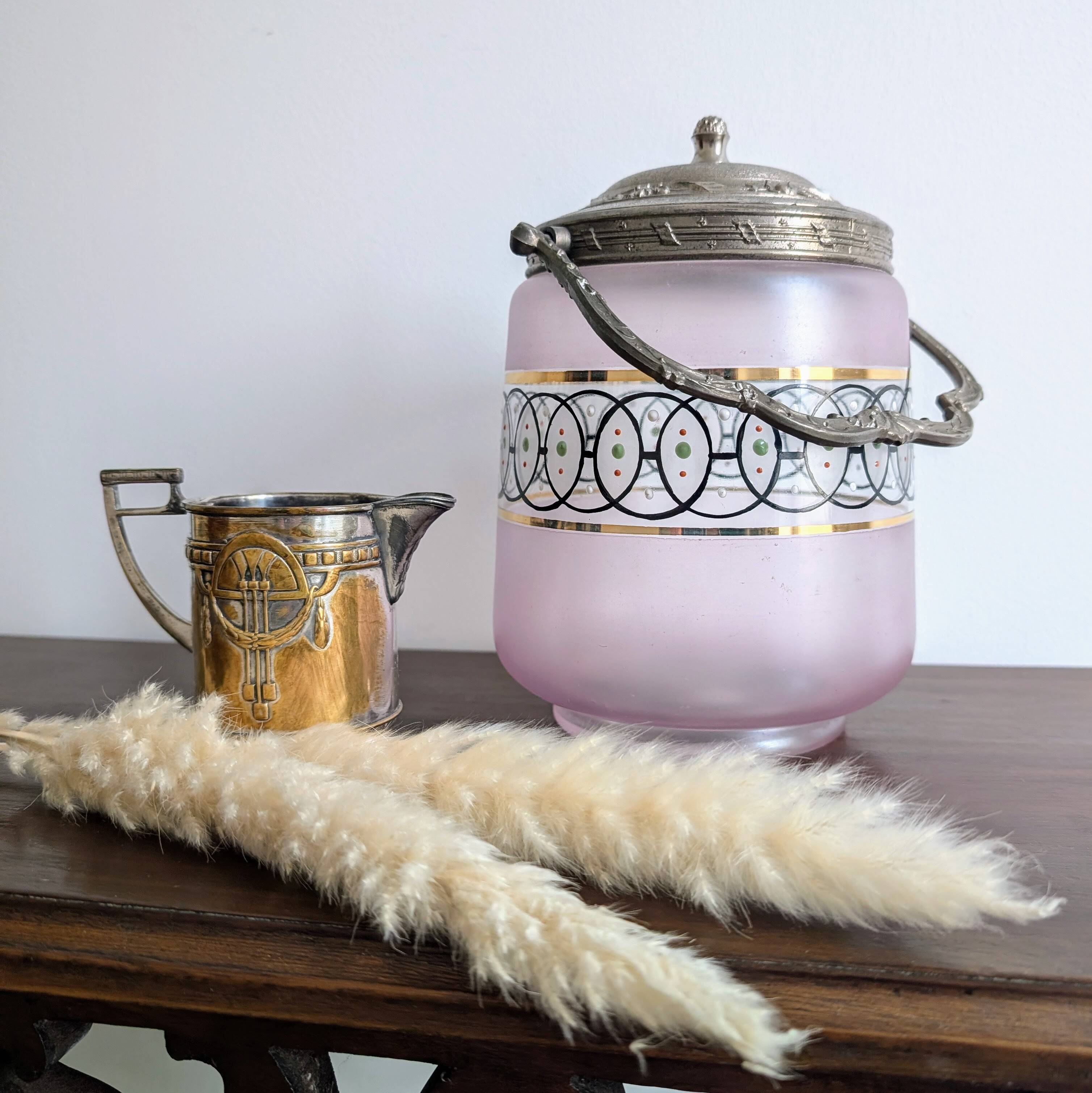 Antique glass bonbonnière in frosted violet with metal mount – Art Nouveau style
