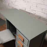 Child desk