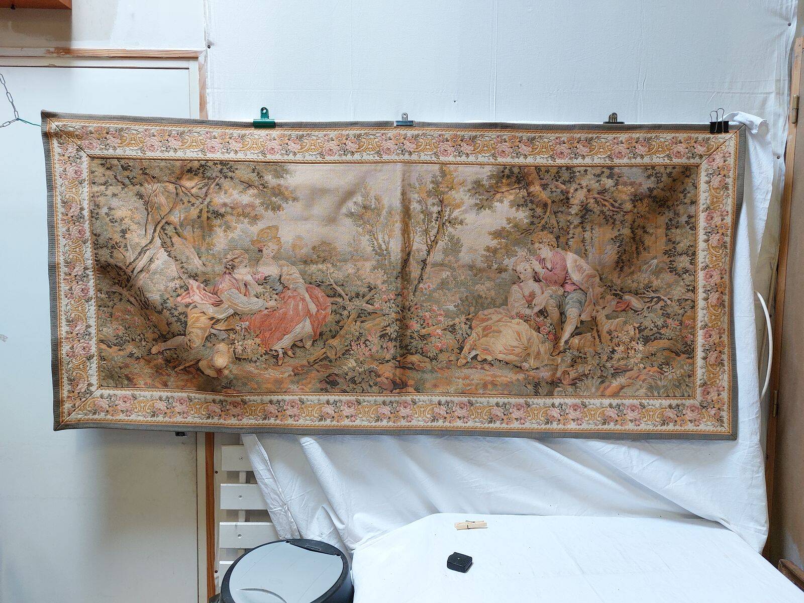 Large Aubusson-style wall tapestry with a gallant scene, 196 cm