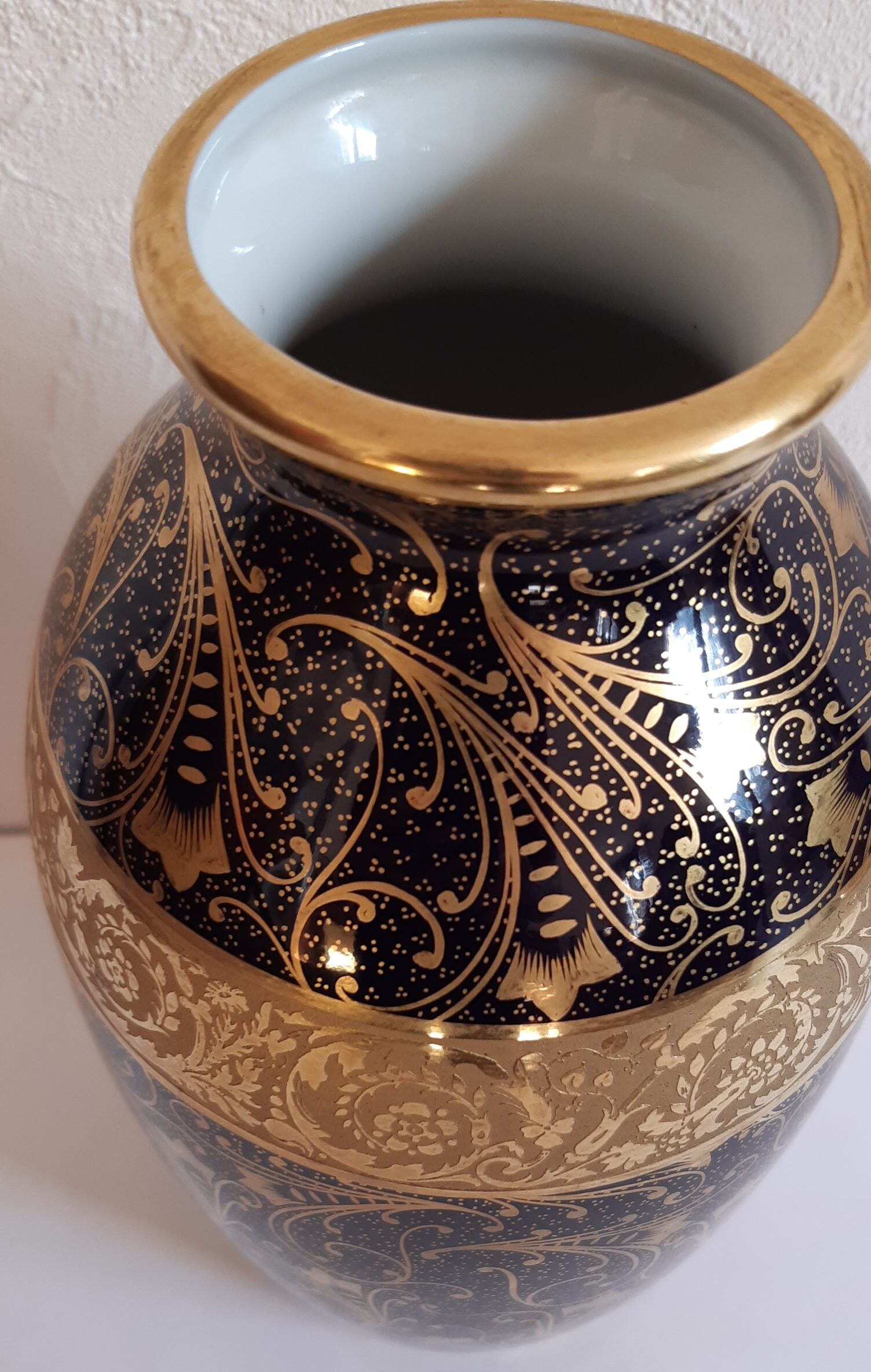 Double hand-gilded vase