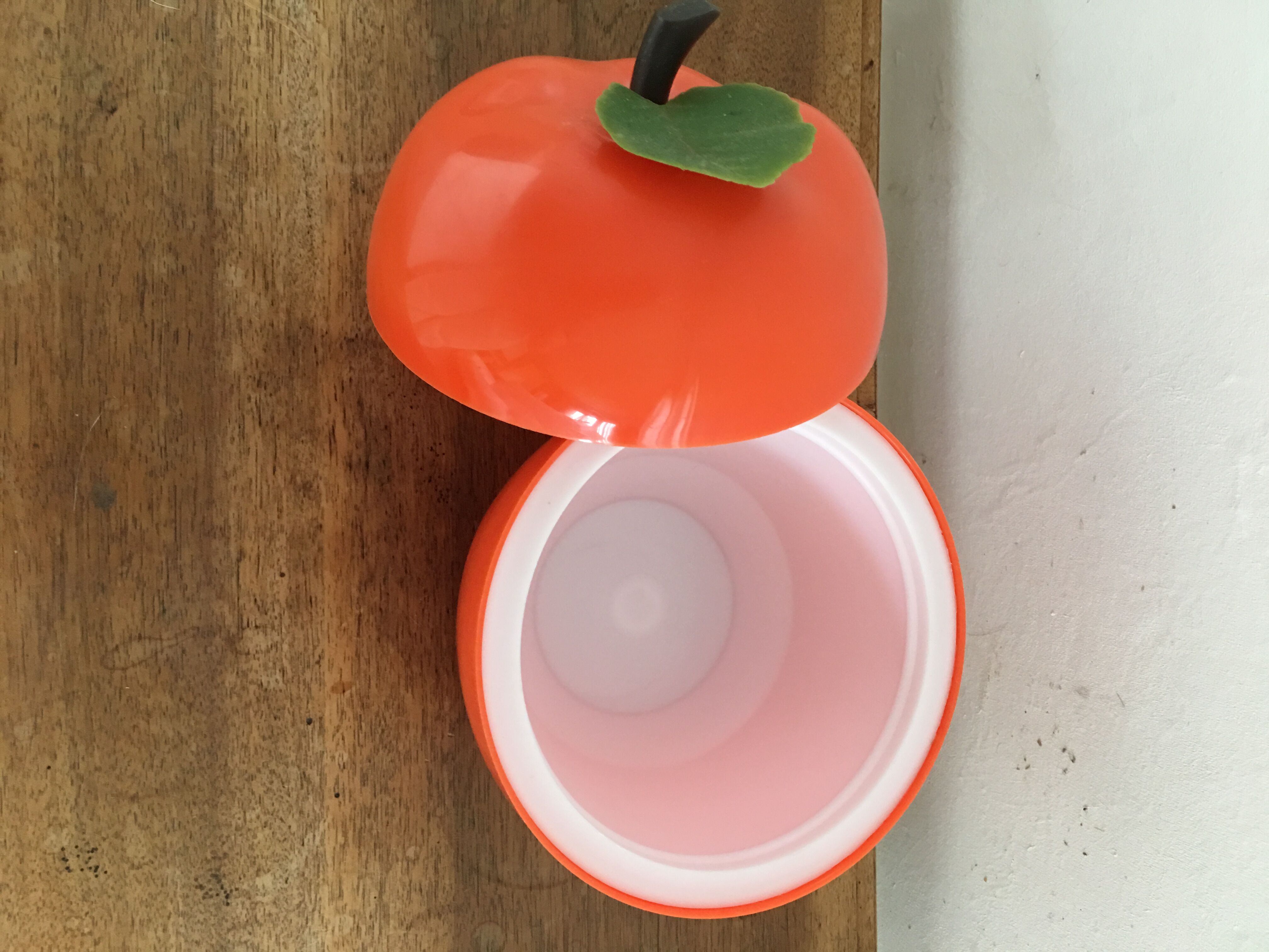 Former bucket ice Apple orange with its roadmap