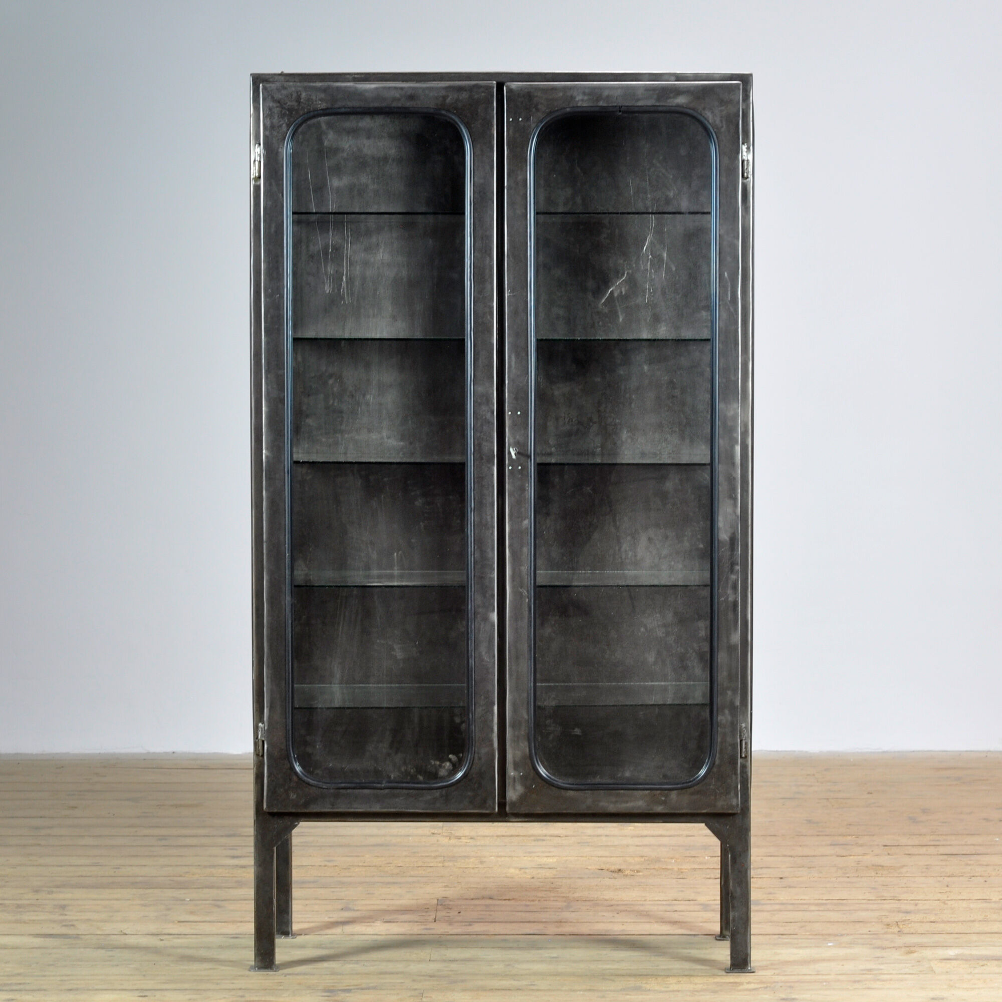 Cabinet médical vintage, années 1970