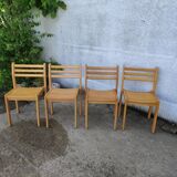 Chaise en bois massif