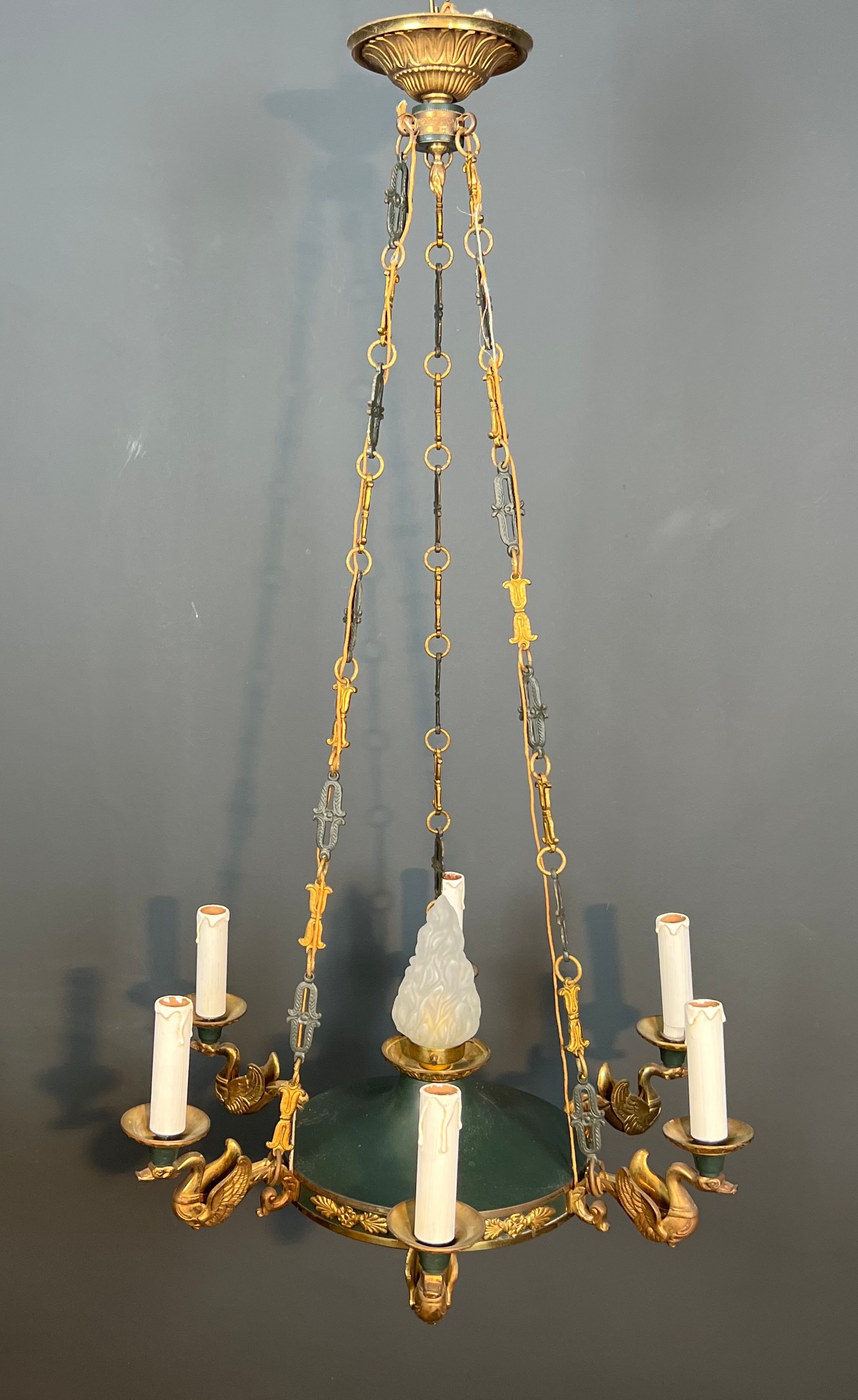 Lustre de style Empire en bronze, tôle verte et flamme en verre moulé