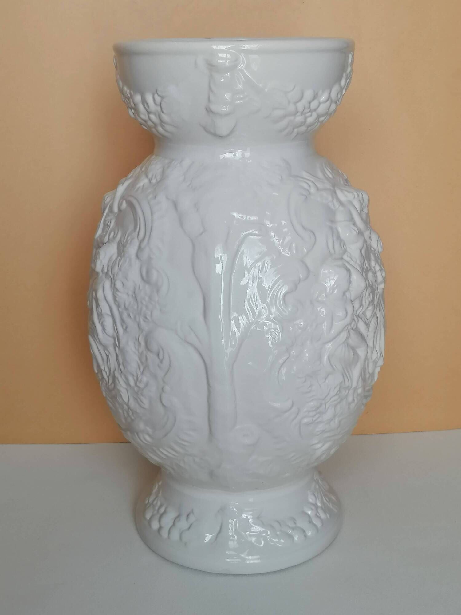 Vase barbotine signé V. Bassano