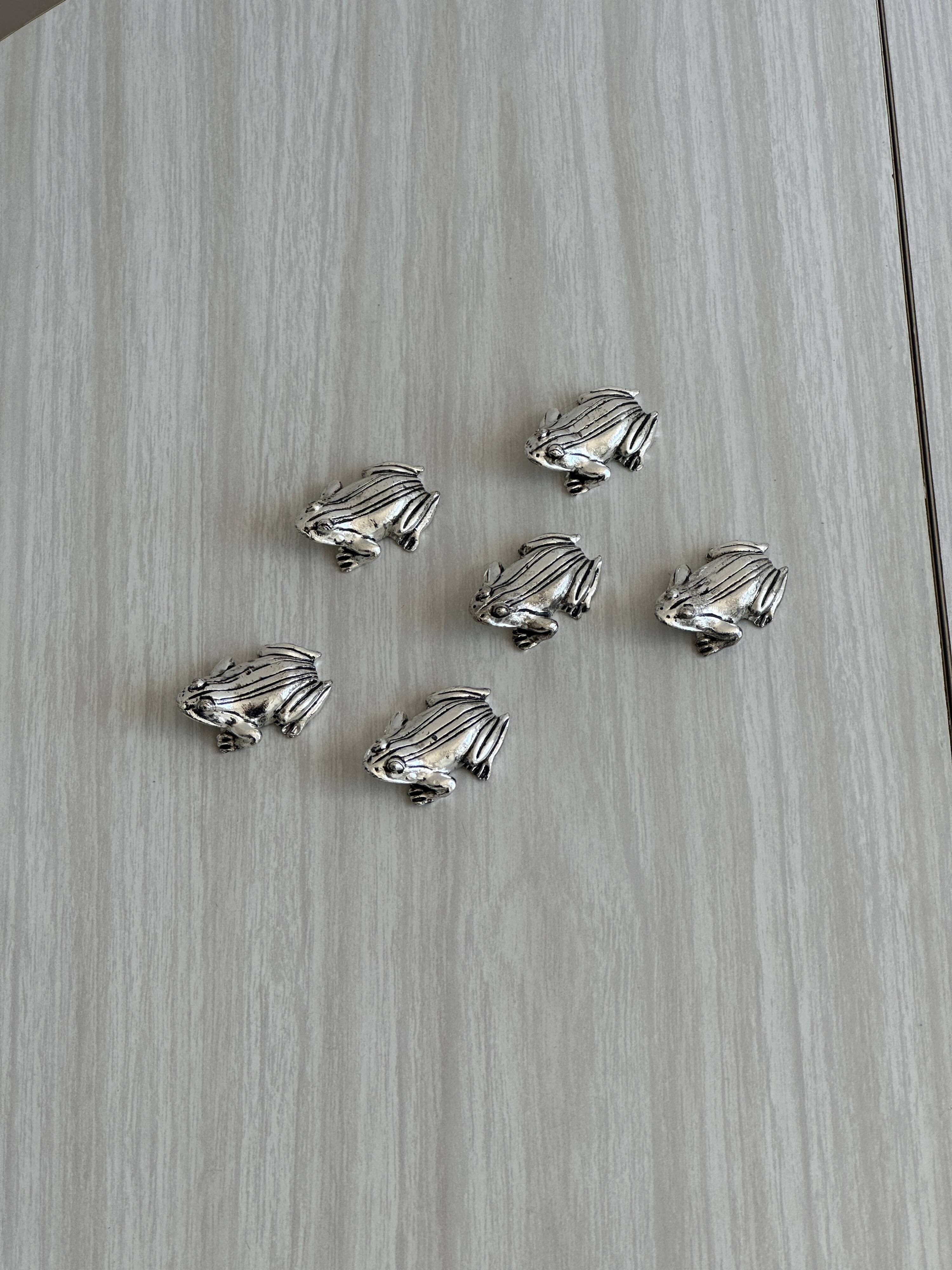 6 frog knife holders