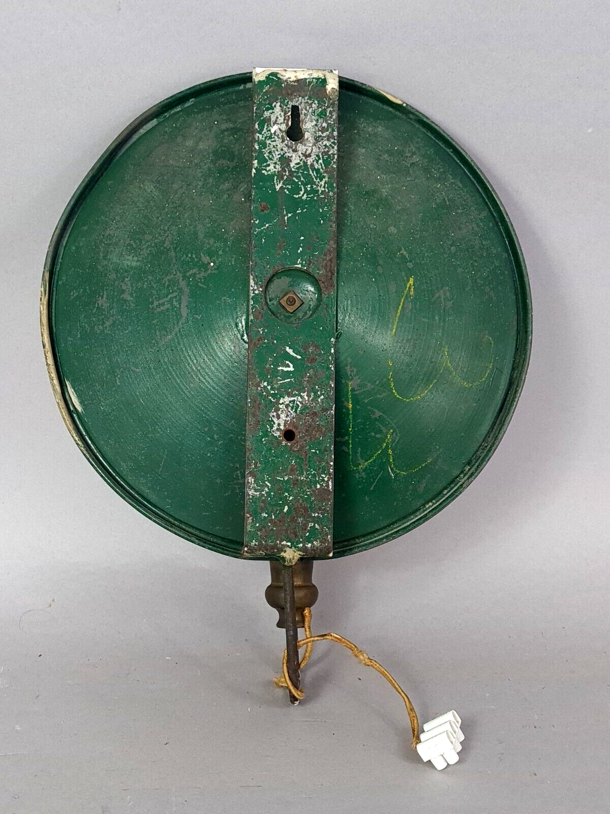 Old wall lamp with reflective mirrors SB185