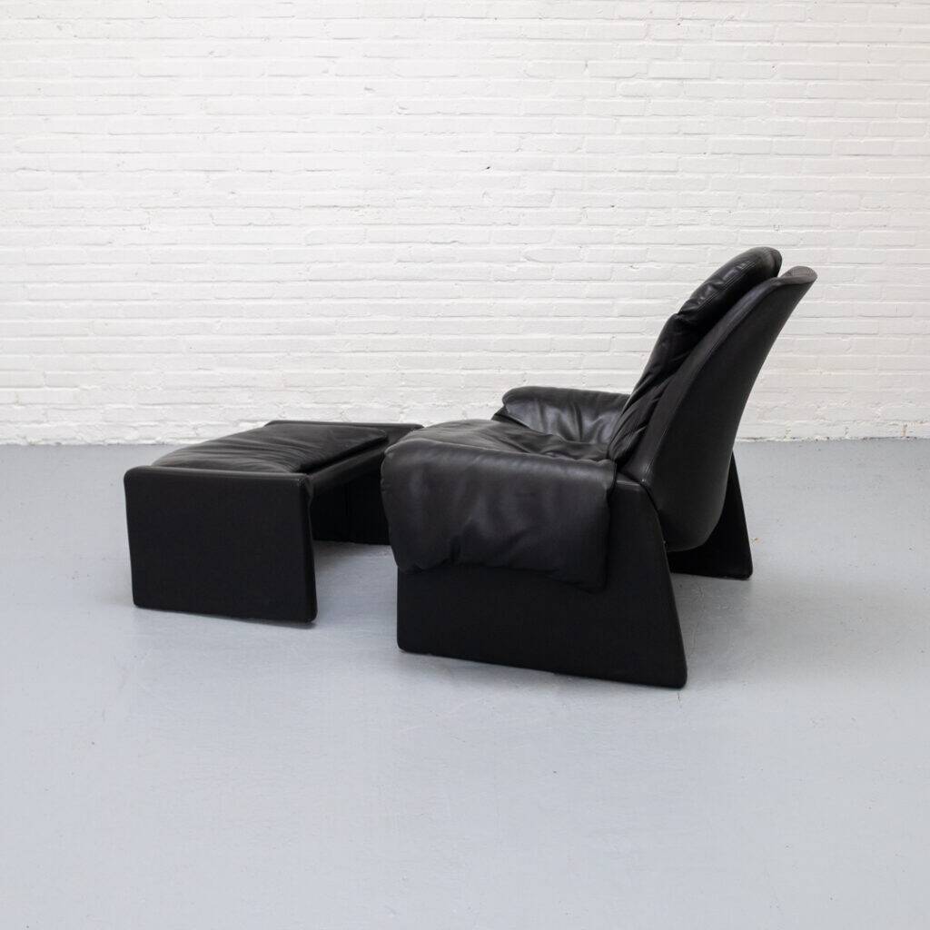 Saporiti Italia P60 armchair with ottoman