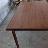 Scandinavian table with extensions