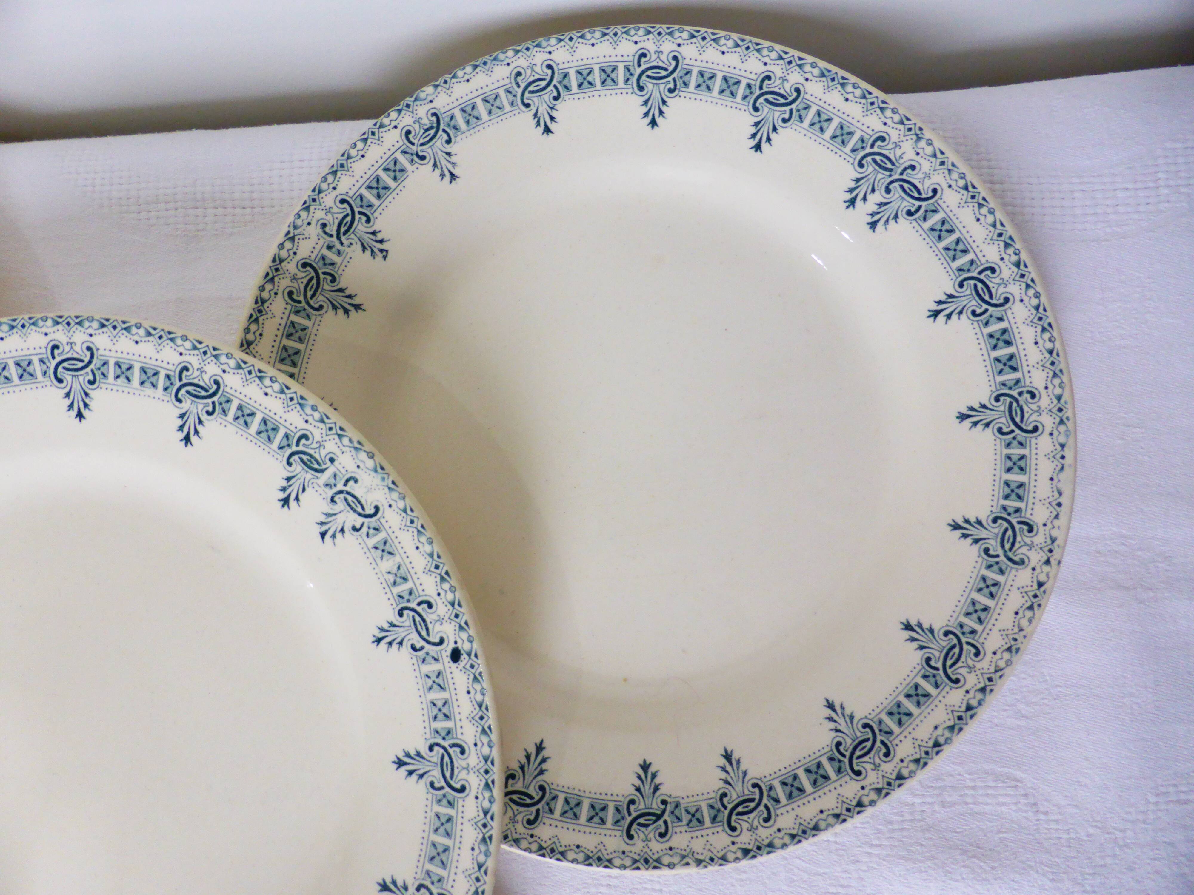 4 assiettes dessert vintage en terre de fer modèle Boetie