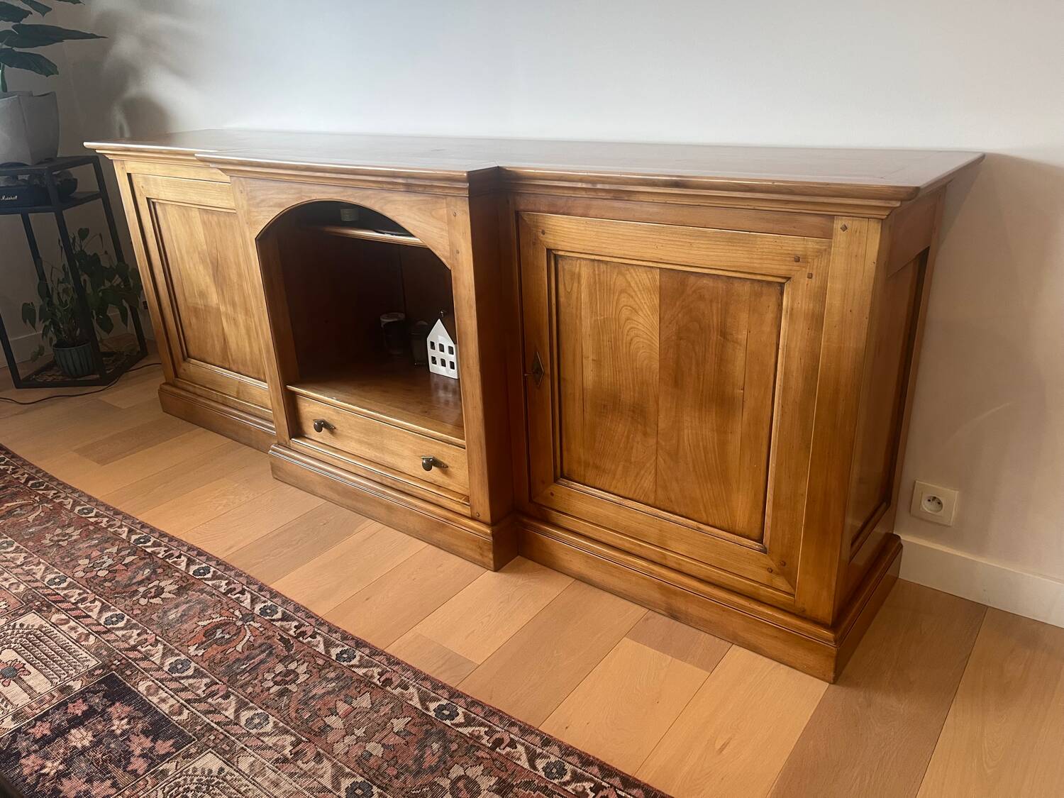 Enfilade very much, cherry wood jointed.