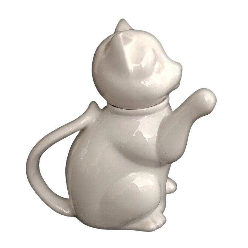 Small teapot in the shape of a cat