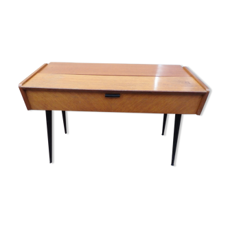 Former Scandinavian knitter feet feet vintage console compass