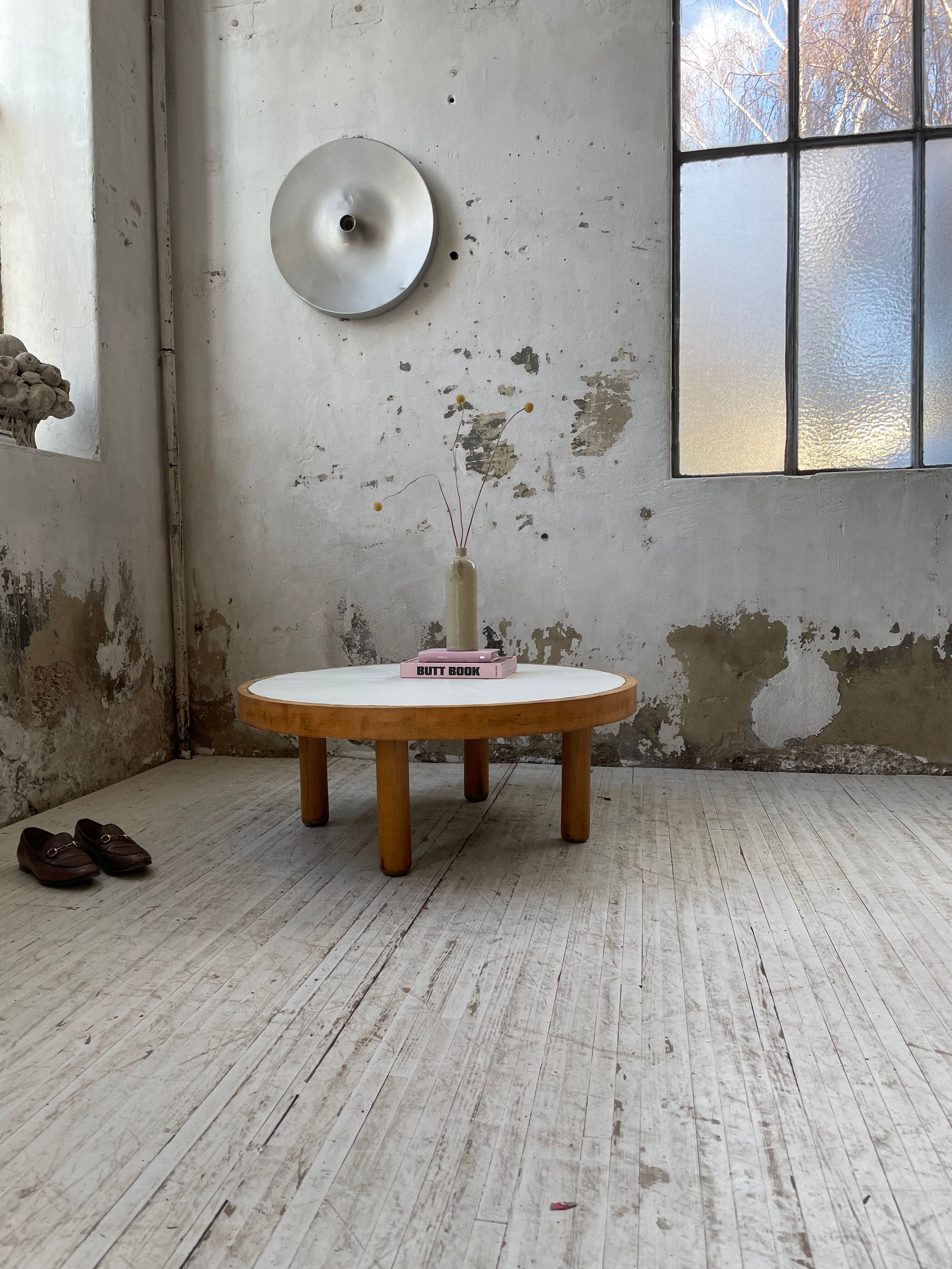 Round coffee table white ceramic and wood