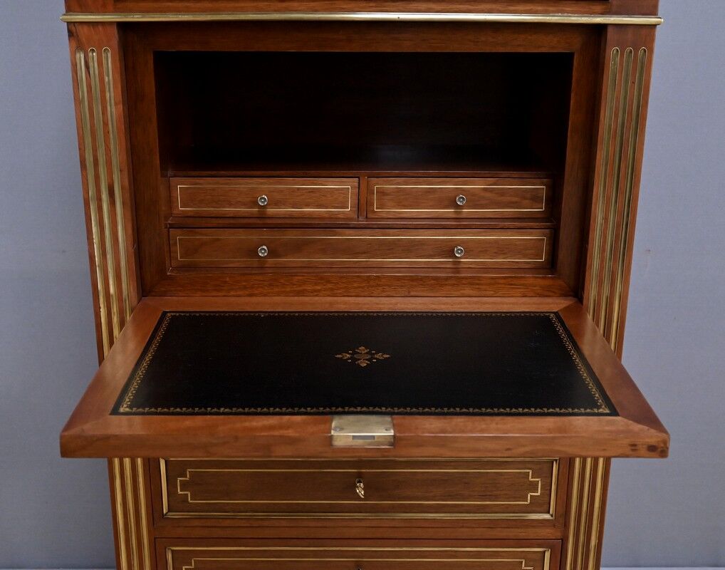 Secrétaire en acajou, style Louis XVI, époque Napoléon III – 2ème partie XIXe
