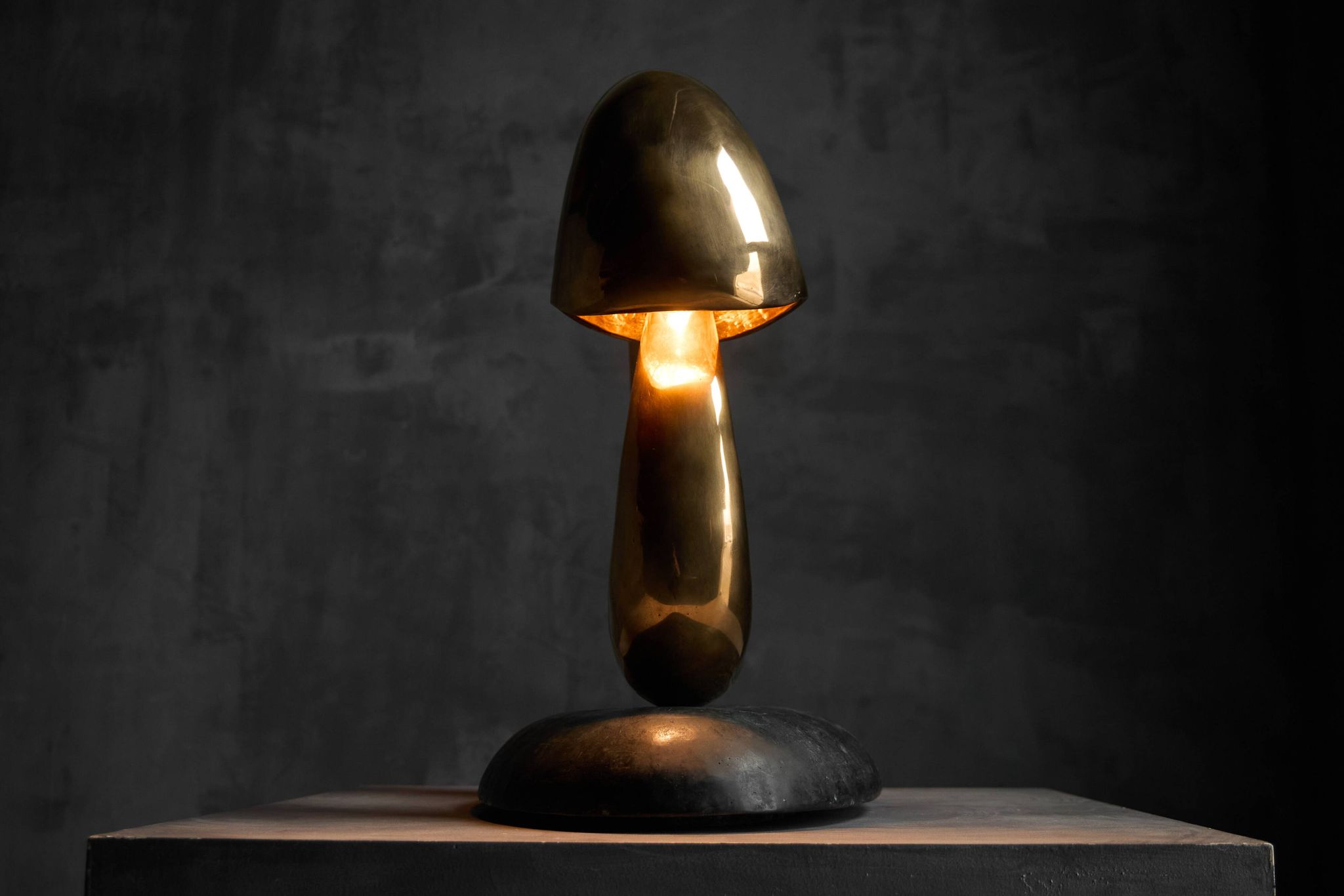 Sculpture lumineuse en bronze « Pêcheur » de Carlo Lorenzetti, Pays-Bas, 2019