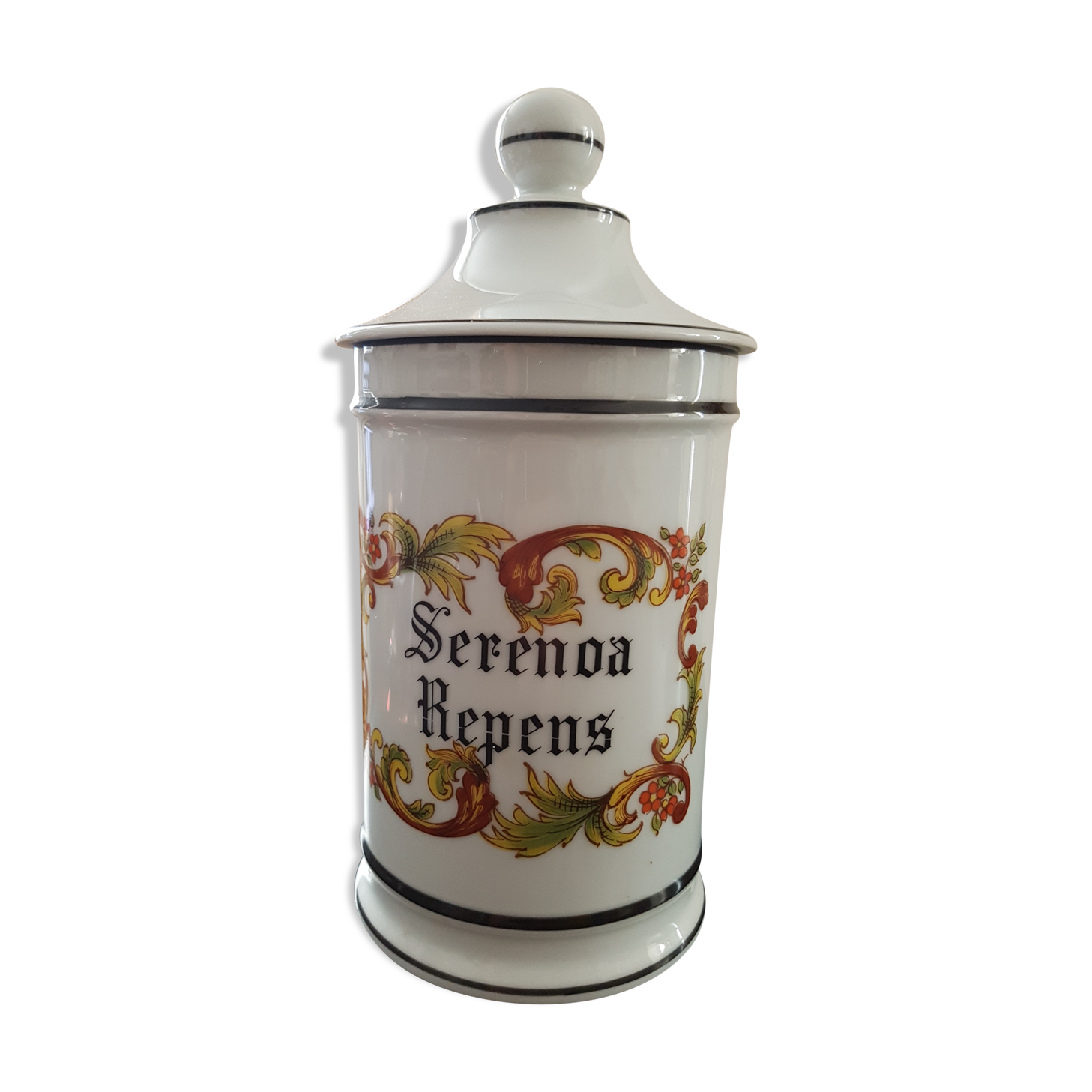 Former porcelain pharmacy pot of Limoges