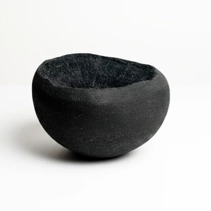 Omuro - artisanal pot in mineral cement