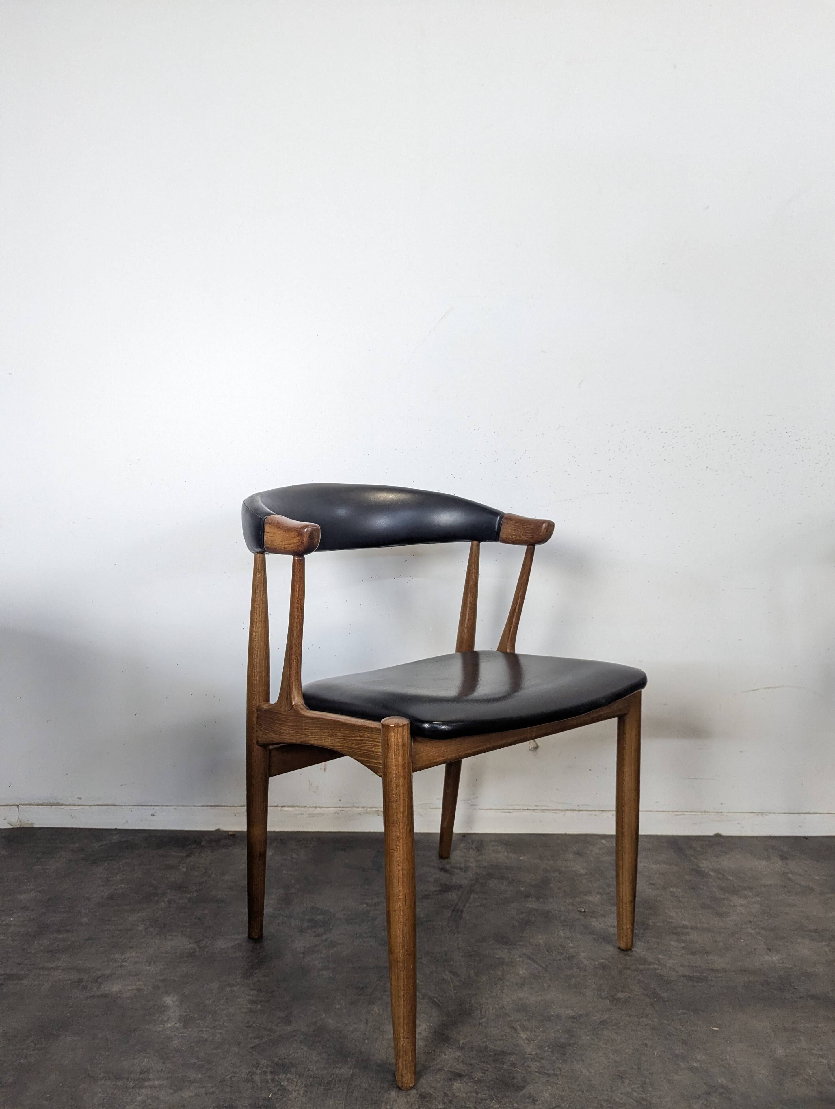 Set of 6 BA113 chairs by Johannes Andersen for Brdr. Andersens Møbelfabrik in teak and black skai.