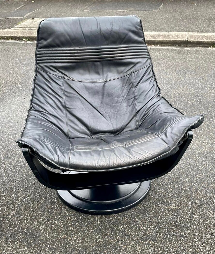 Pair of chairs Takashi Okamura and Erik Marquard NELO 1970
