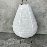 Small Japanese-style table lamp in linen, metal and rattan in the shape of a drop H50 D30