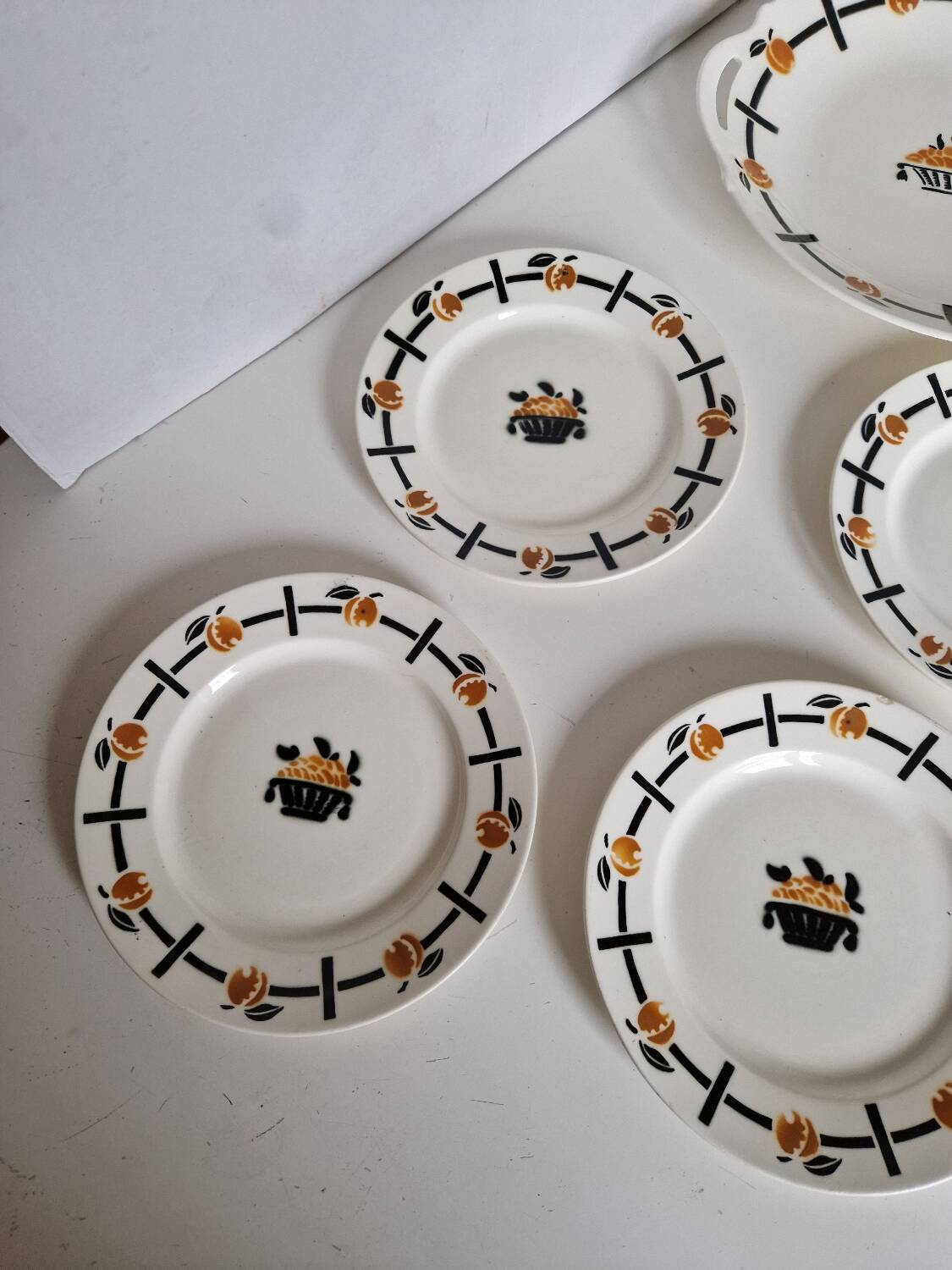 Plat et 6 assiettes à dessert art deco Badonviller