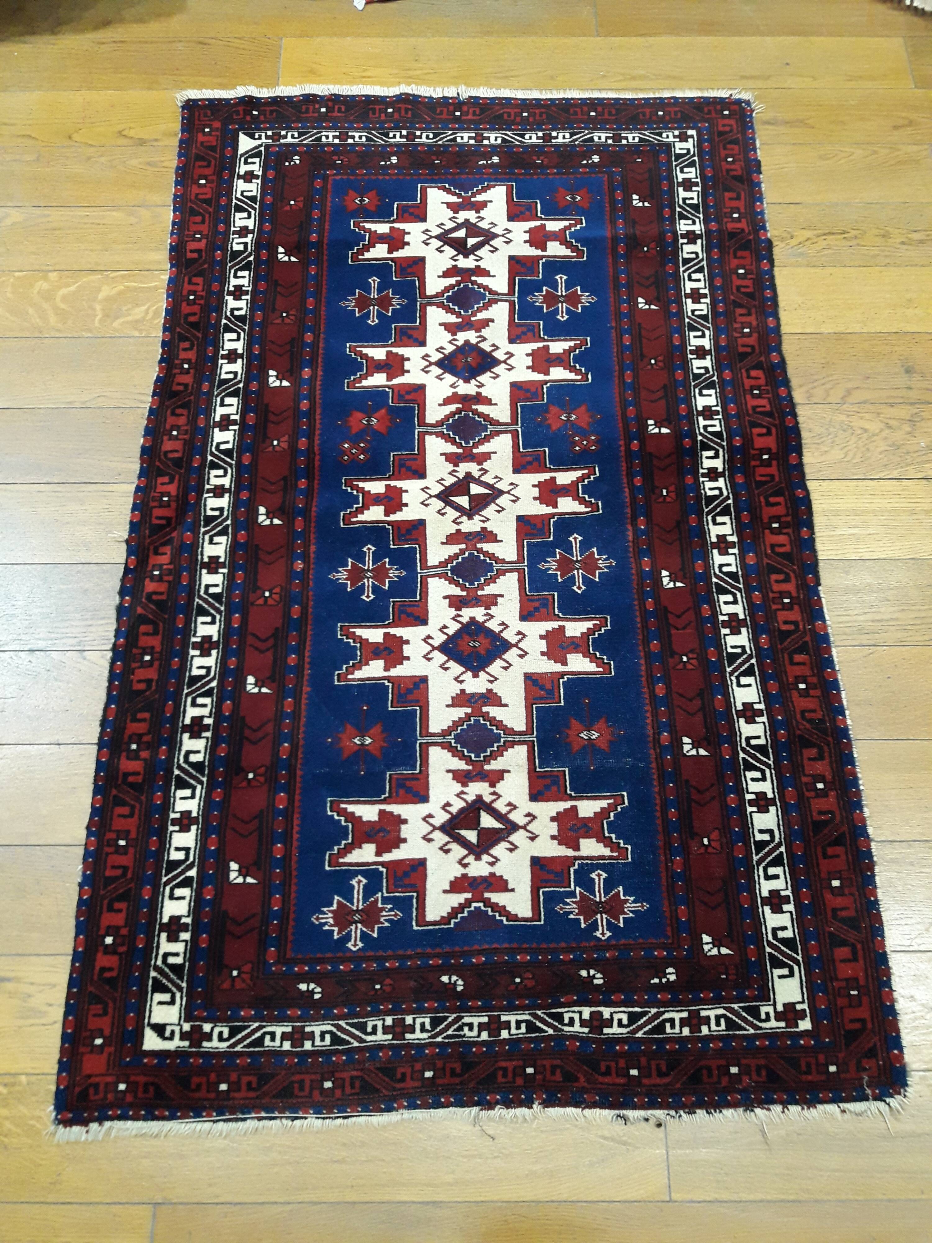 Hand-knotted carpet 175x 100cm