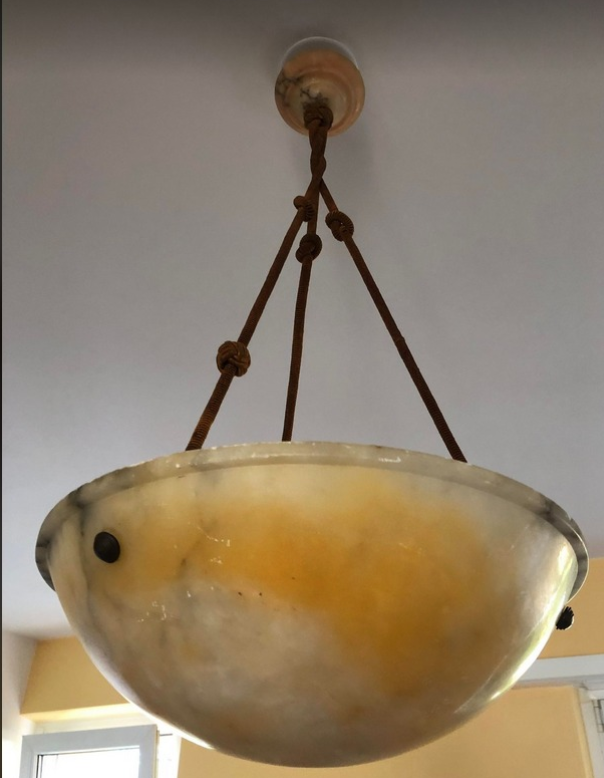 Suspension en albâtre