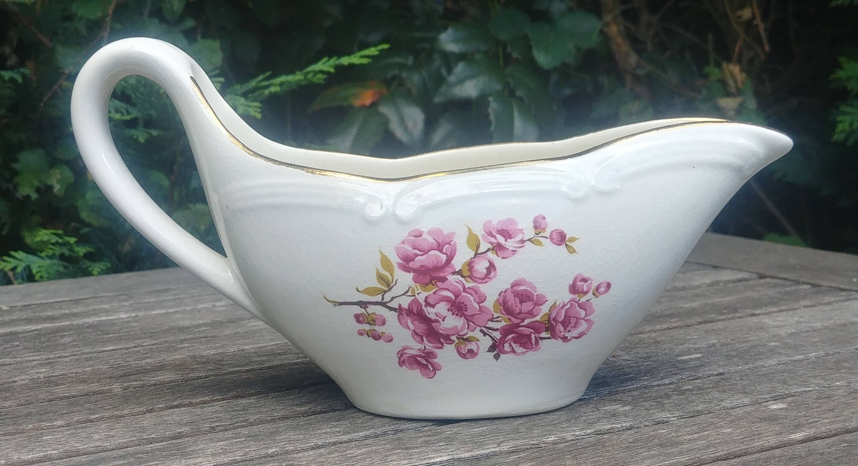 Porcelain saucière of the Gien earthenware factory model "peach blossoms"