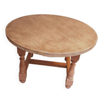 Round coffee table