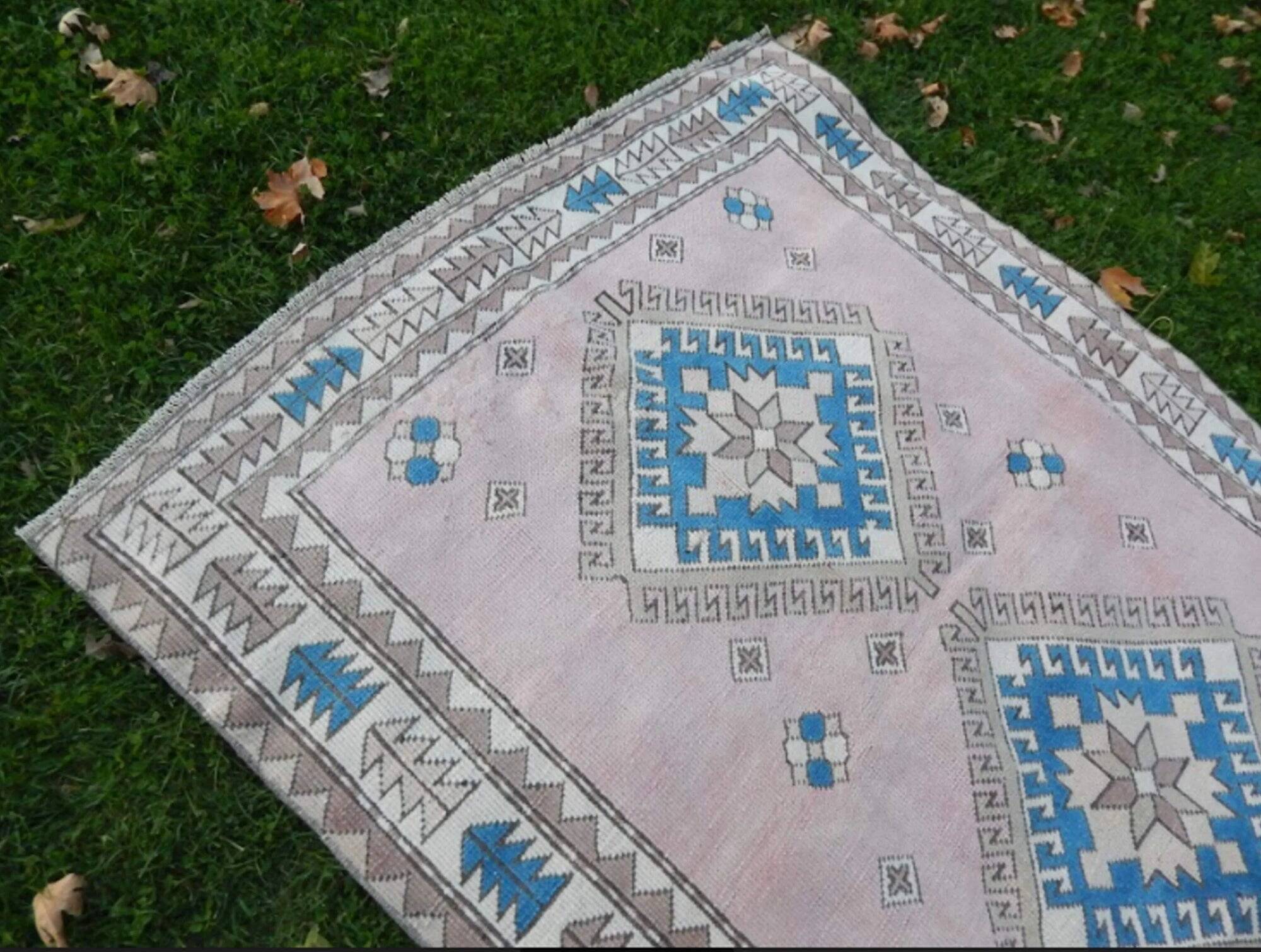 Vintage Turkish Oushak rug 155x190 cm