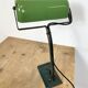 Lampe de banque vintage en émail vert, années 1950