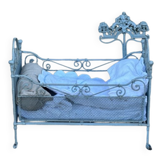Doll's bed
