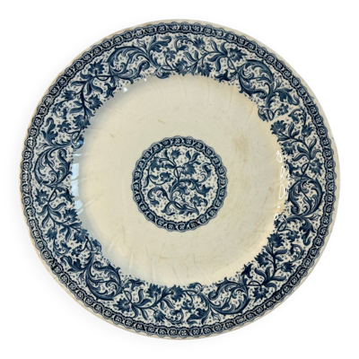 Assiette plate en terre de fer Gien décor ''Guirlandes'', 1937