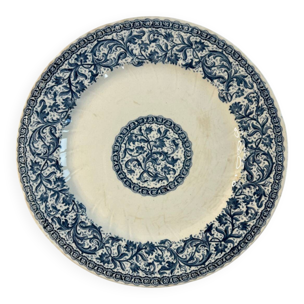 Assiette plate en terre de fer Gien décor ''Guirlandes'', 1937