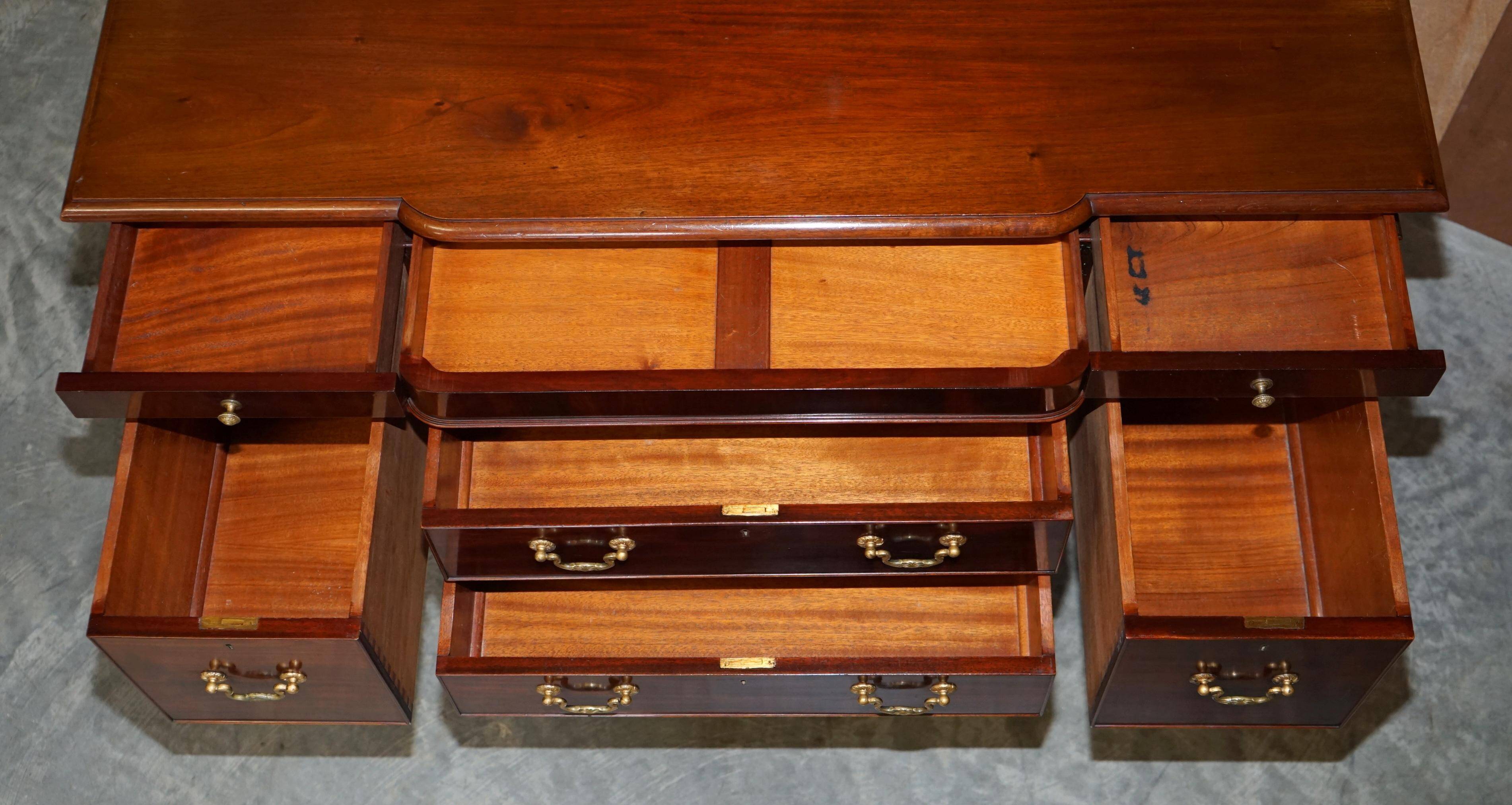 Honduran Mahogany Dressing Table with Lion Paw Carved Legs, Victorian Style