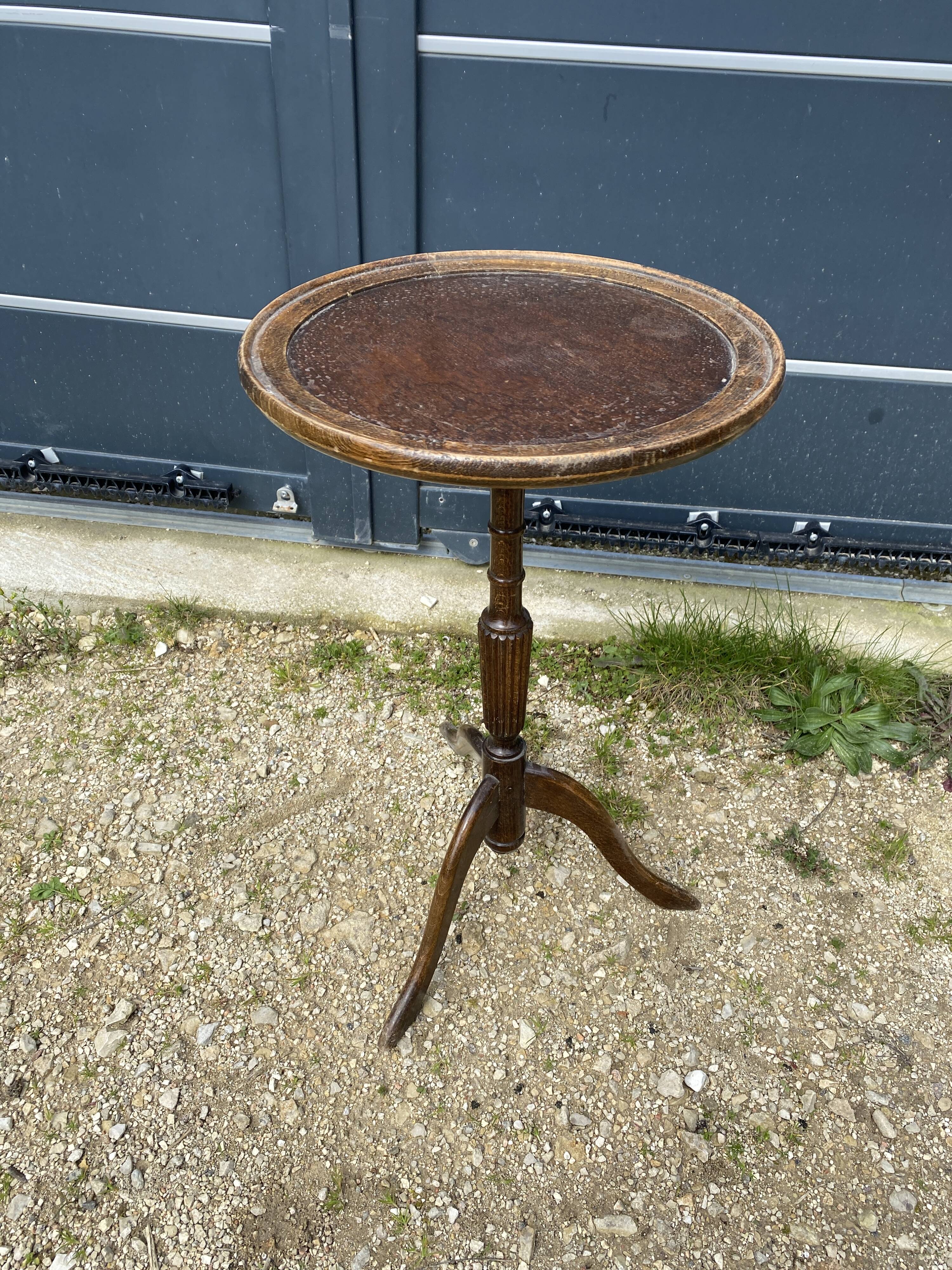 pedestal table
